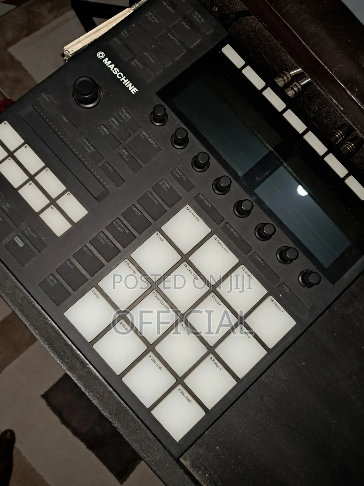 Native Instruments Maschine MK3 Beat Production Controller
