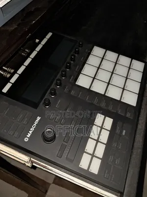 Native Instruments Maschine MK3 Beat Production Controller