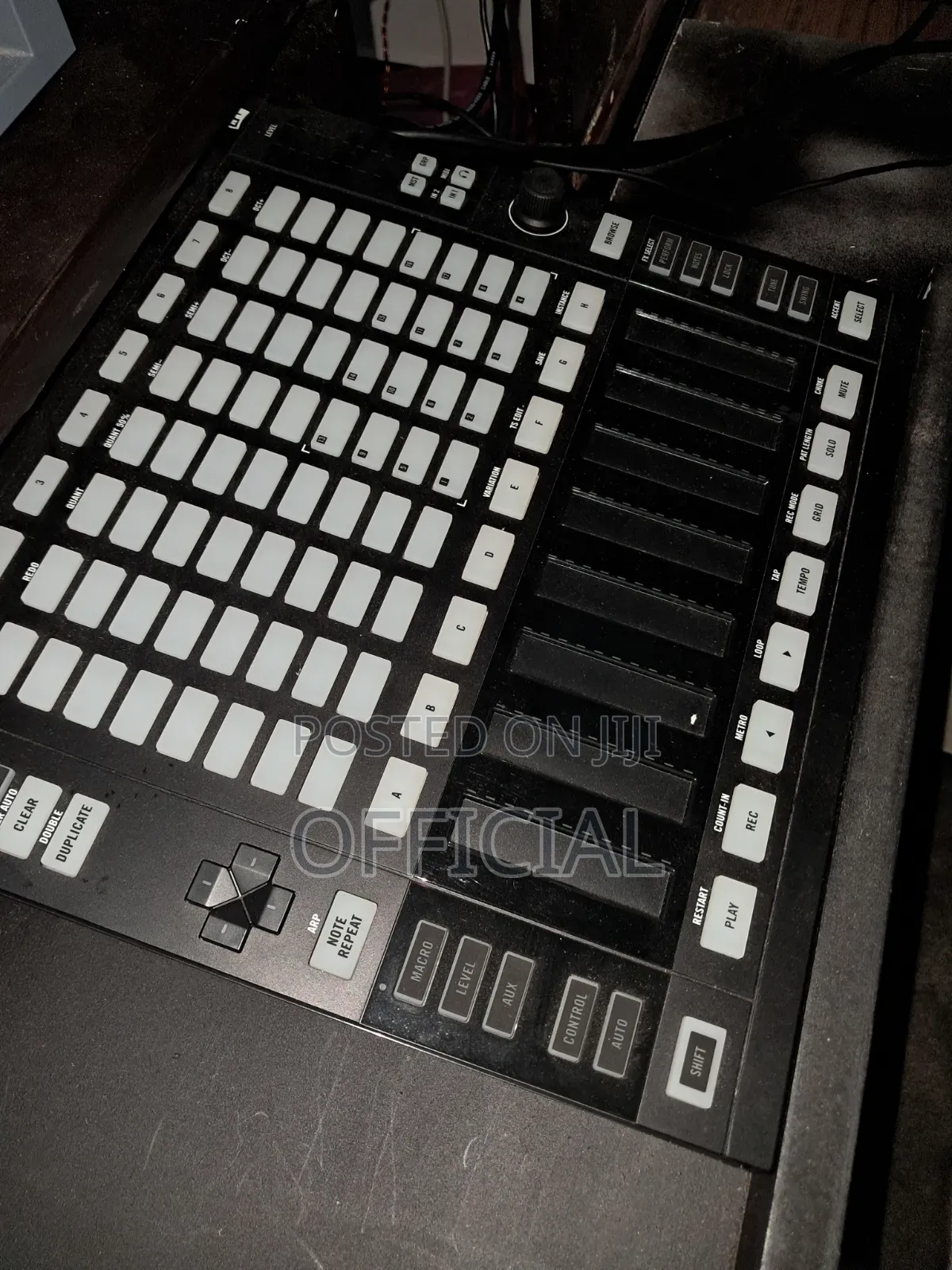 Native Instruments Maschine Jam 8x8 Pad Controller (Ableton/Fl Studio)