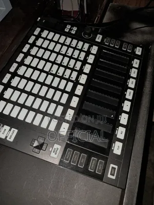 Native Instruments Maschine Jam 8x8 Pad Controller (Ableton/Fl Studio)