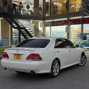 Toyota Crown 2006 White