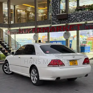 Toyota Crown 2006 White