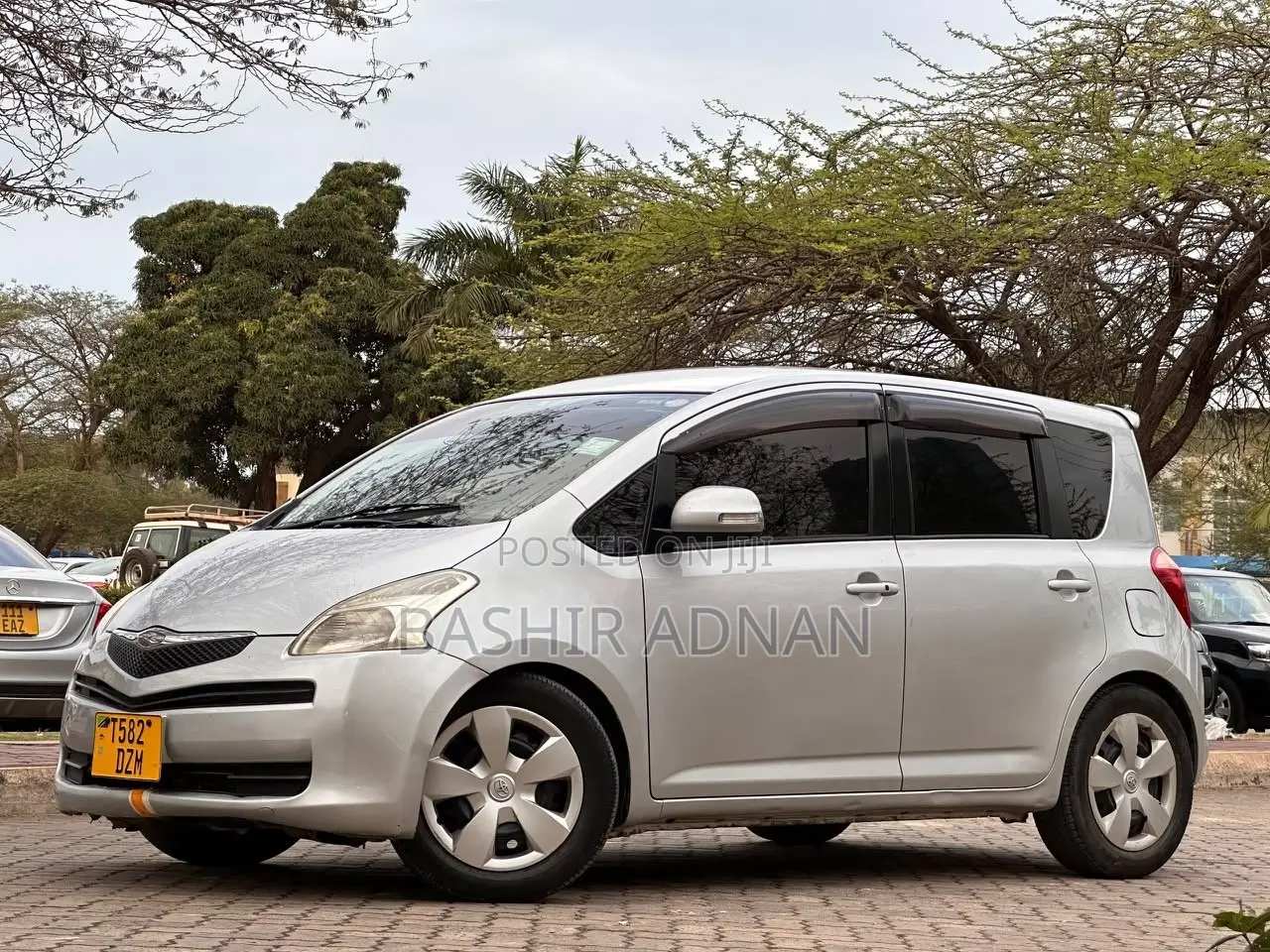 Toyota Ractis 1.3 FWD 2007 Silver