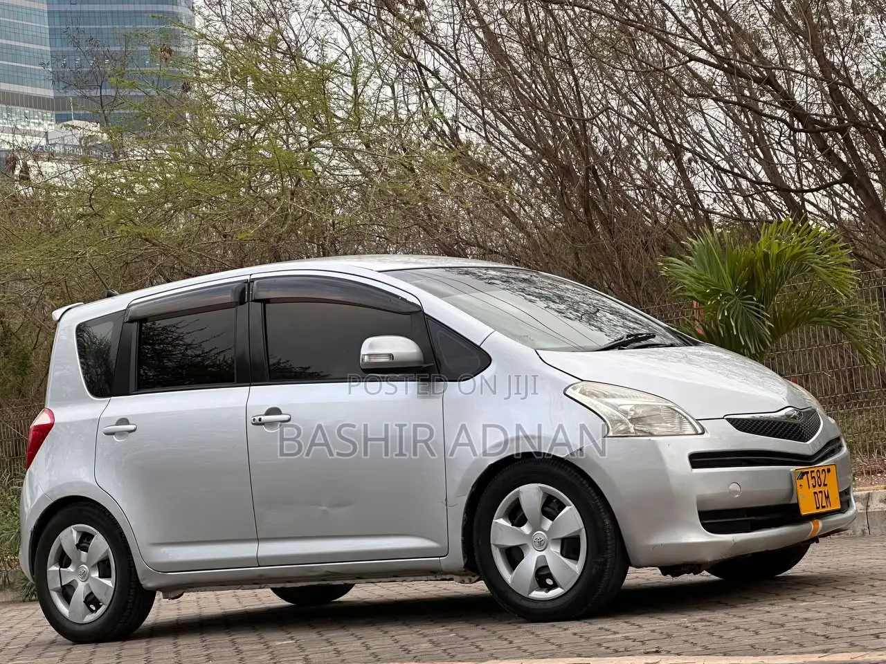 Toyota Ractis 1.3 FWD 2007 Silver