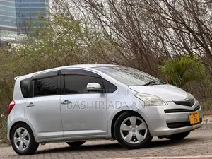 Toyota Ractis 1.3 FWD 2007 Silver