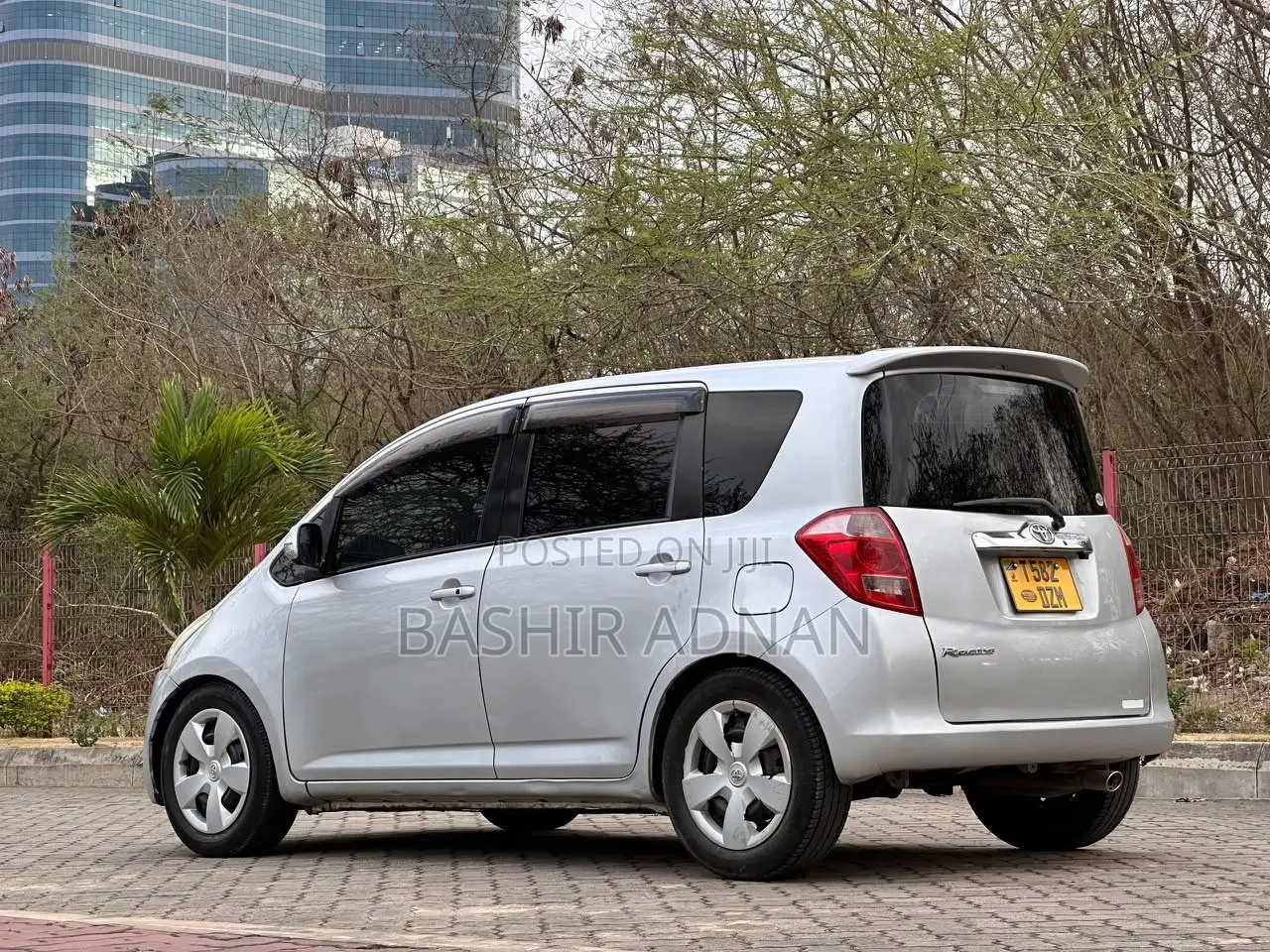 Toyota Ractis 1.3 FWD 2007 Silver