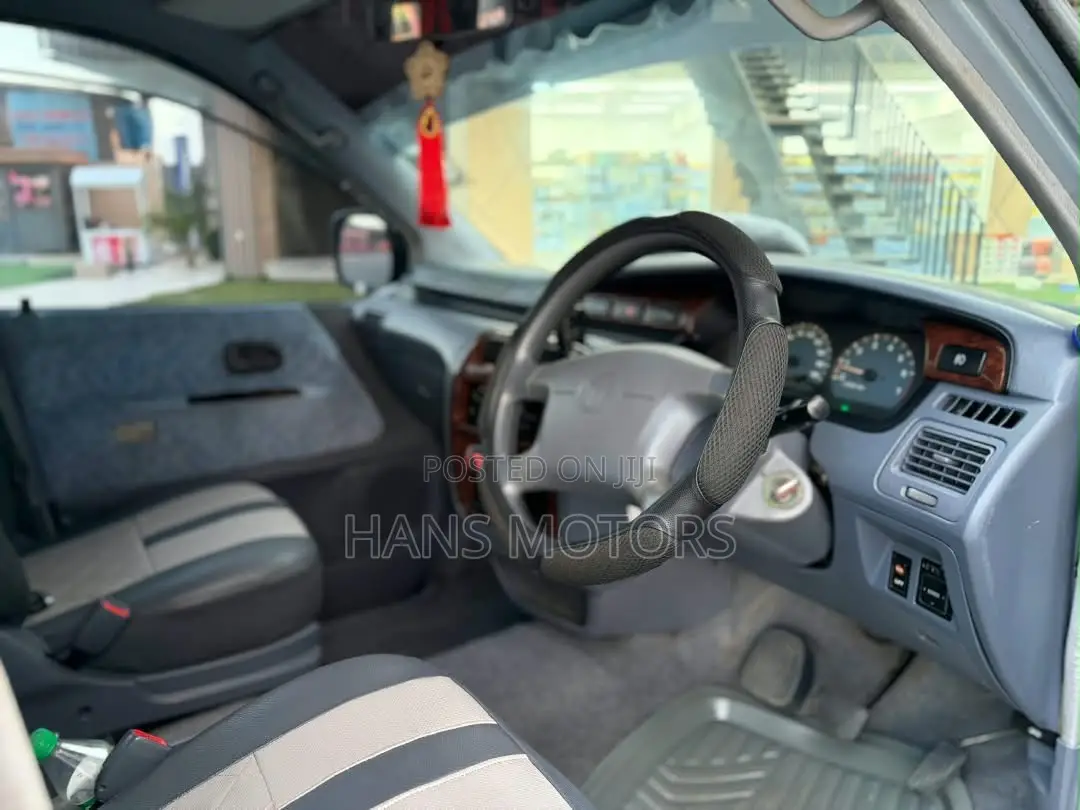 Toyota Noah 2001 Silver