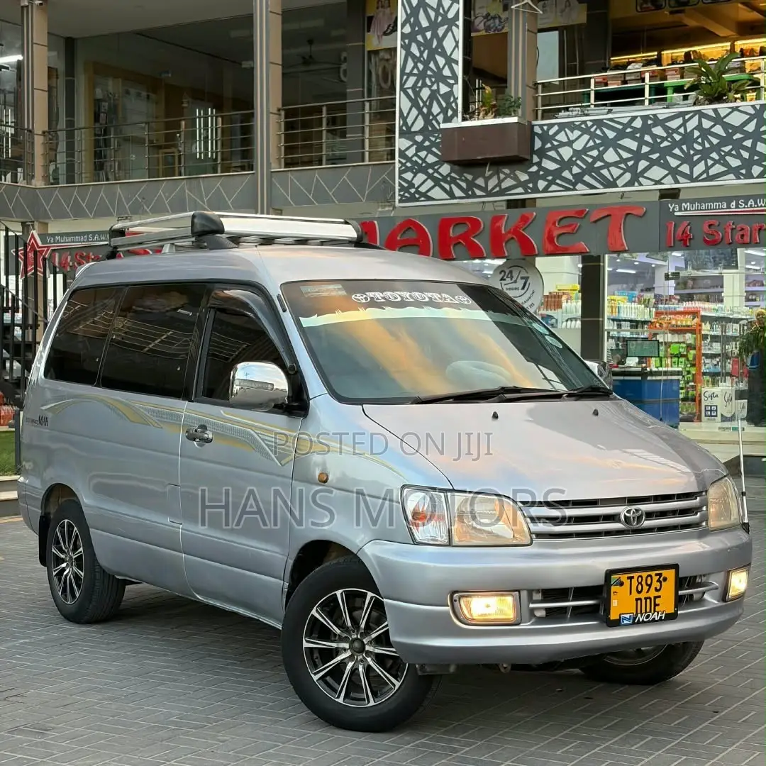Toyota Noah 2001 Silver
