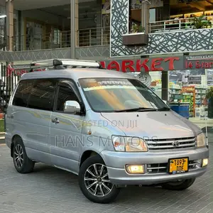 Toyota Noah 2001 Silver