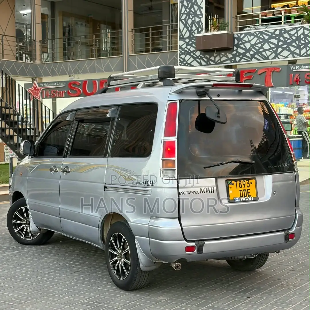 Toyota Noah 2001 Silver