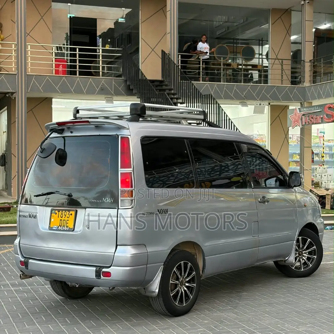 Toyota Noah 2001 Silver