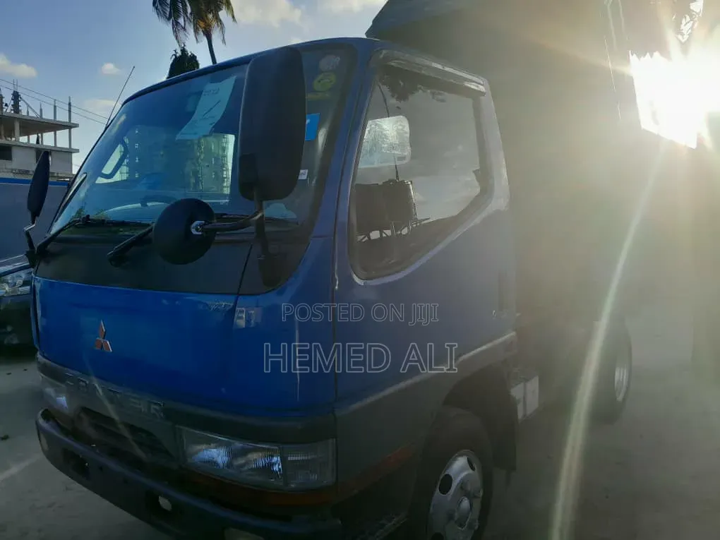 Mitsubishi Fuso Canter 2001 Blue