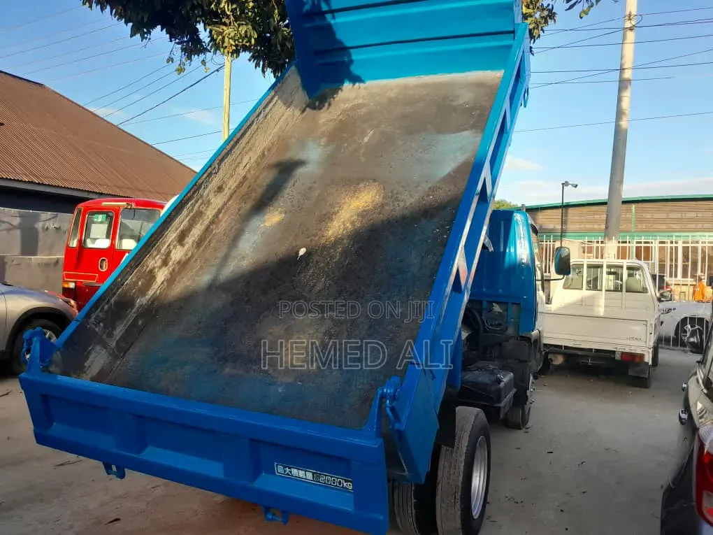Mitsubishi Fuso Canter 2001 Blue