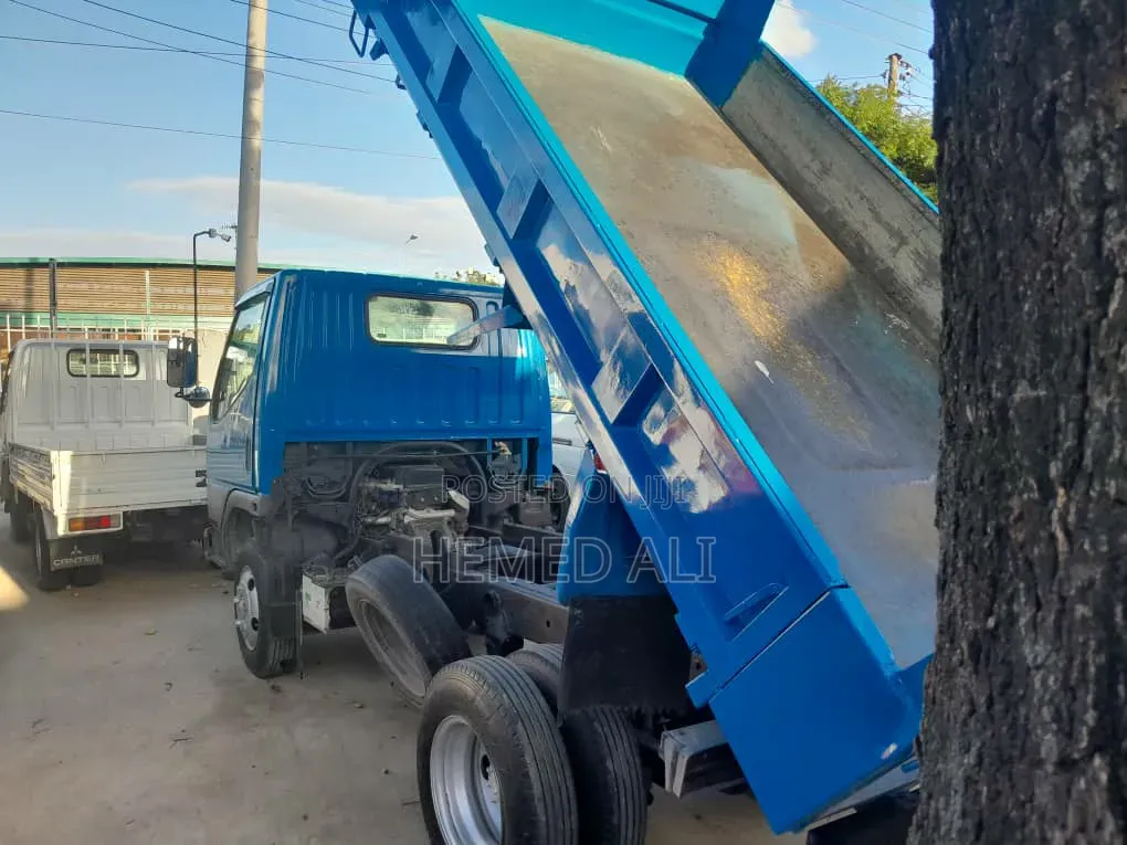 Mitsubishi Fuso Canter 2001 Blue