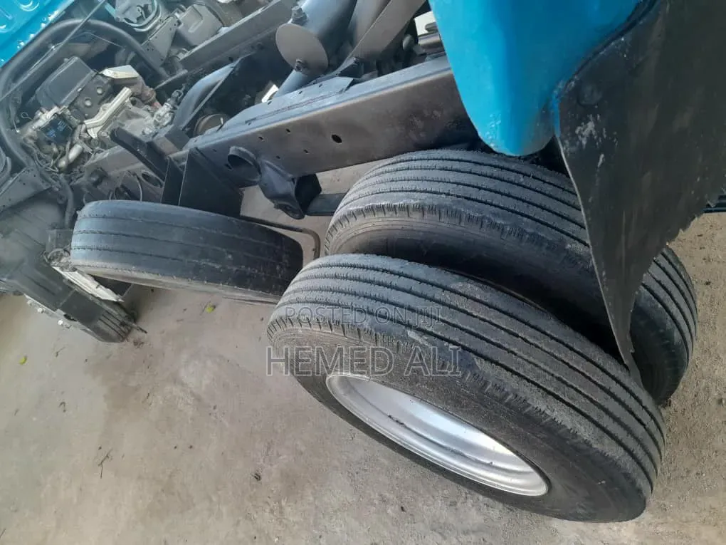 Mitsubishi Fuso Canter 2001 Blue