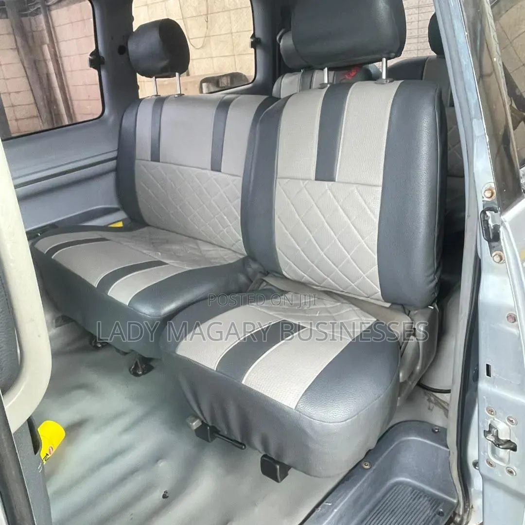 Toyota Noah 2001 Silver