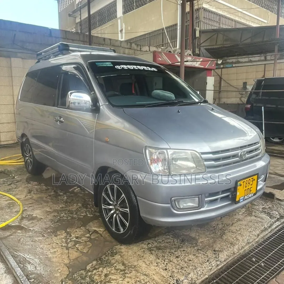 Toyota Noah 2001 Silver