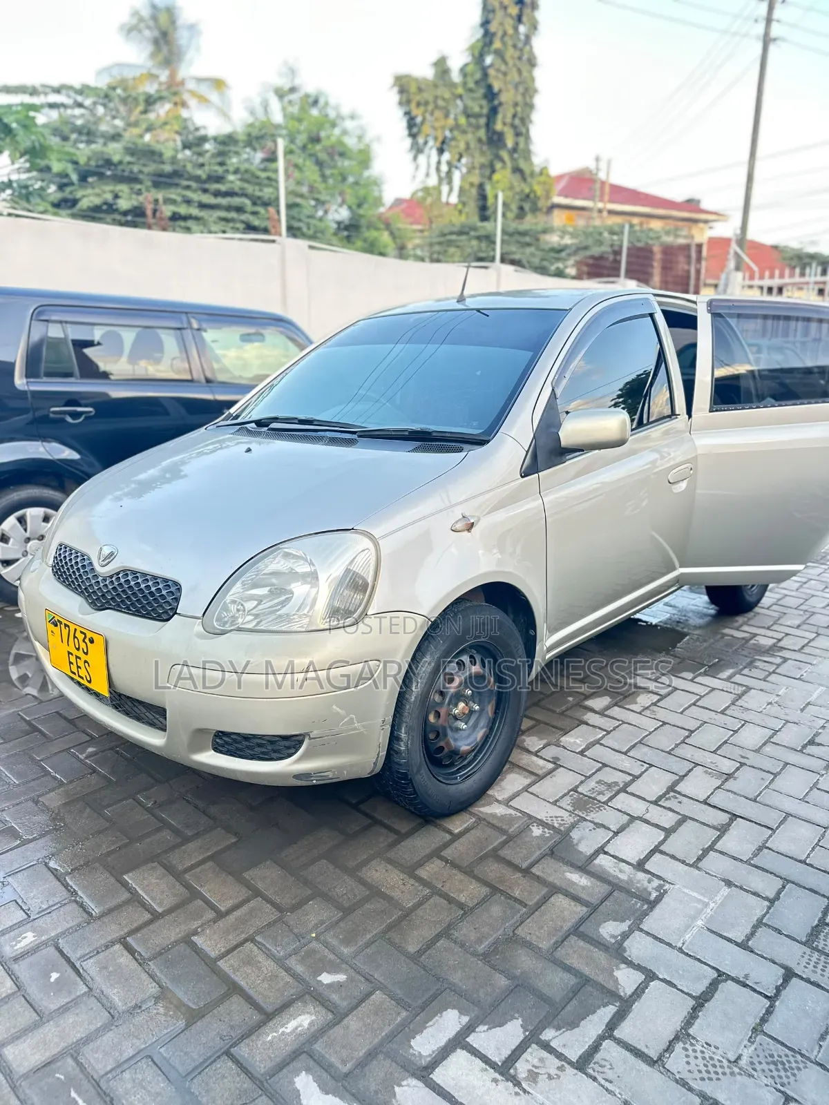 Toyota Vitz 2002 Gold
