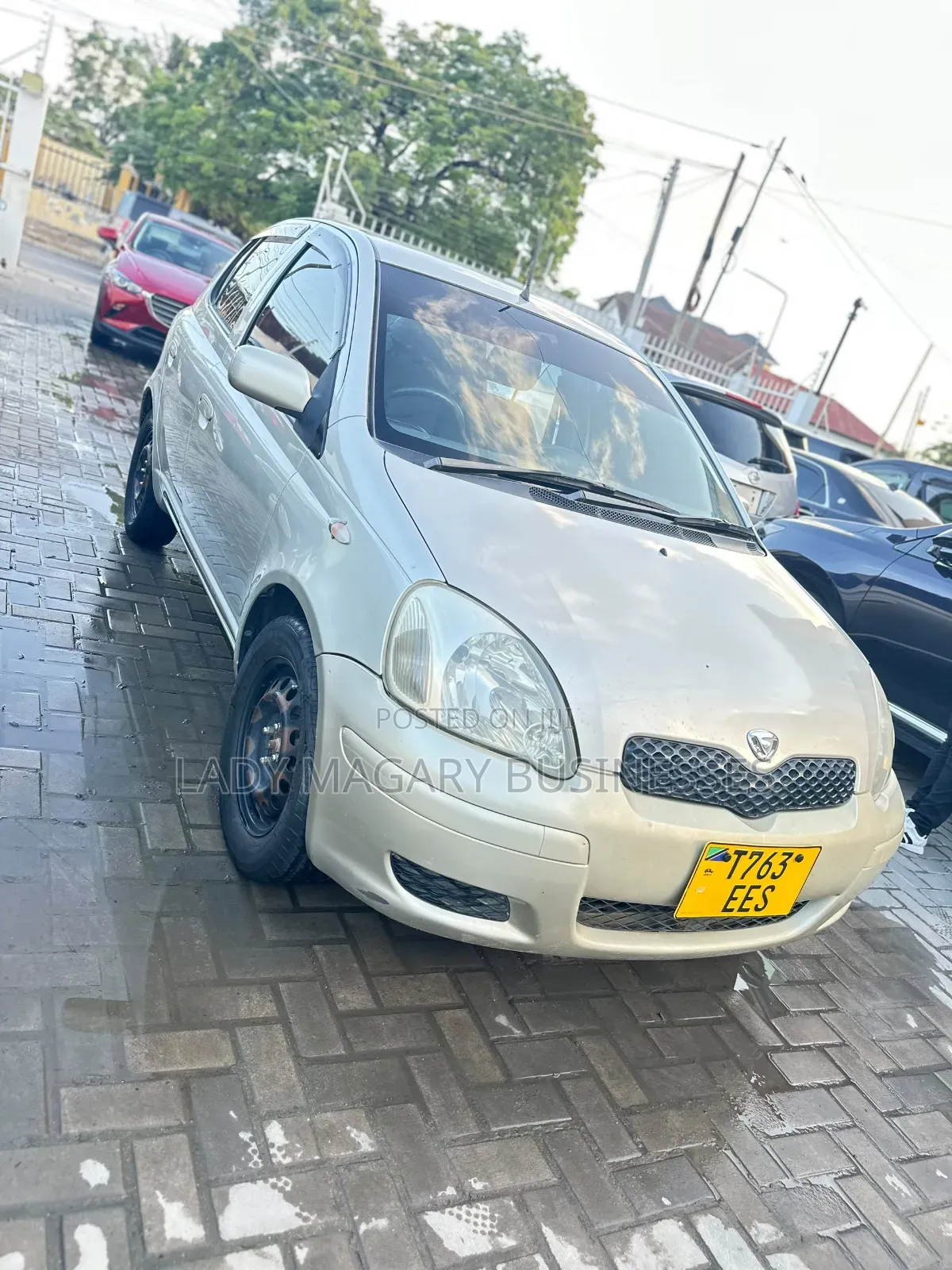 Toyota Vitz 2002 Gold