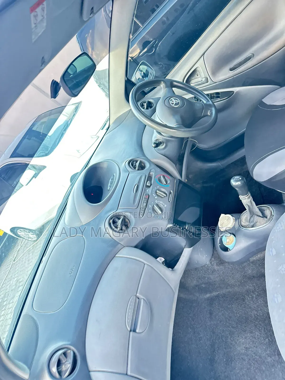 Toyota Vitz 2002 Gold