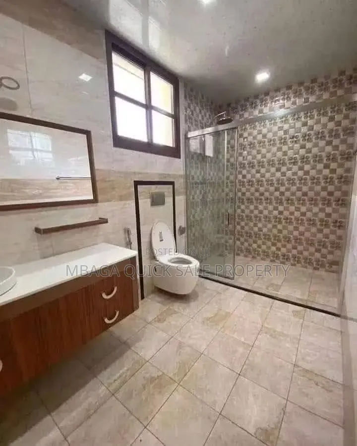 Furnished 3bdrm Villa in Ada Estate for rent