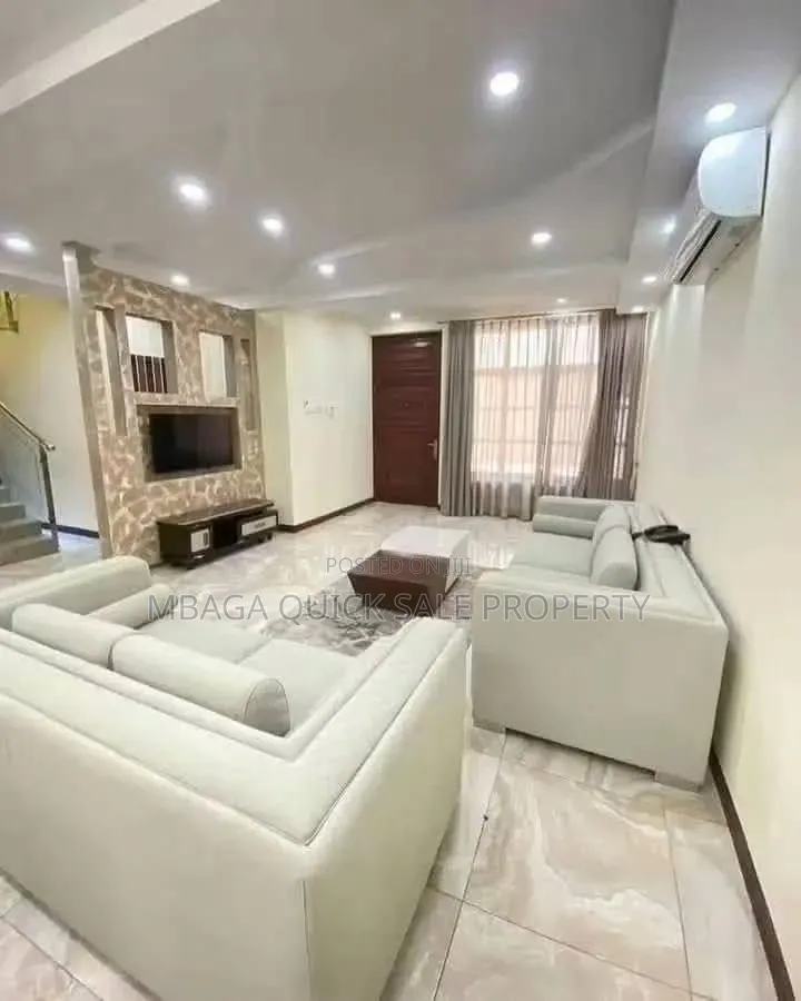 Furnished 3bdrm Villa in Ada Estate for rent