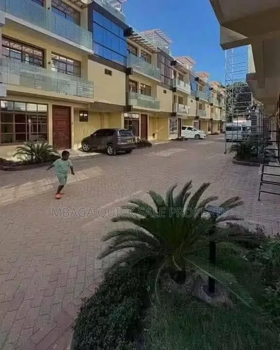 Furnished 3bdrm Villa in Ada Estate for rent