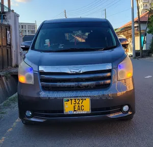 Toyota Noah 2.0 143hp AWD (8 Seater) 2008 Gray