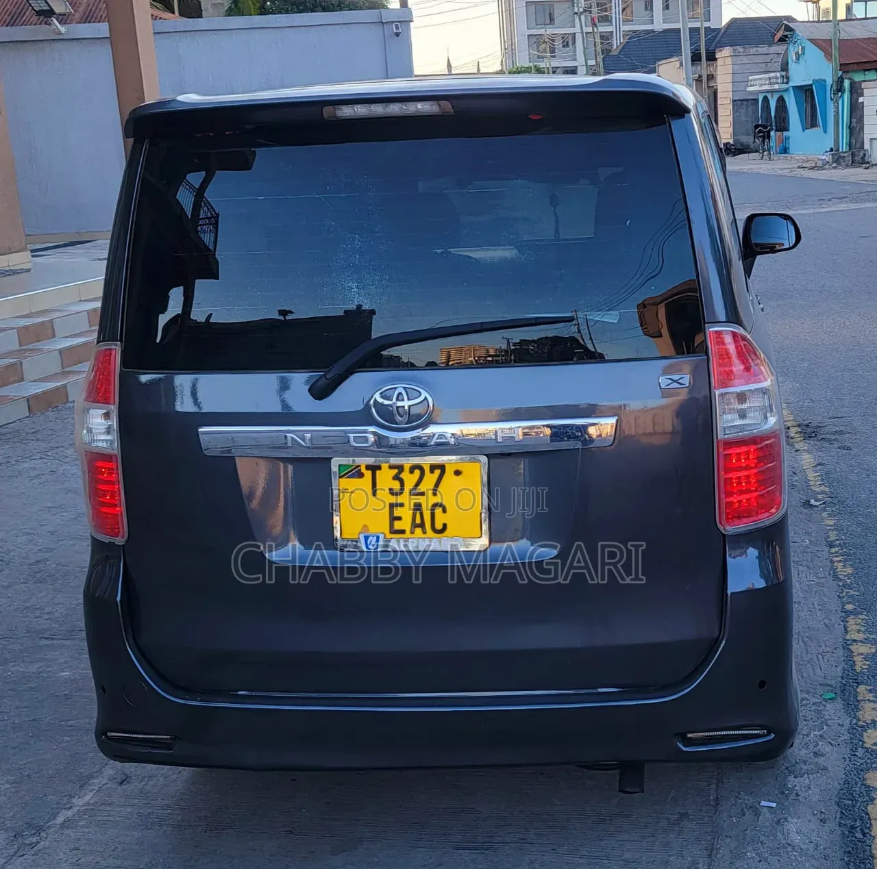 Toyota Noah 2.0 143hp AWD (8 Seater) 2008 Gray