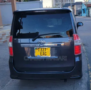 Toyota Noah 2.0 143hp AWD (8 Seater) 2008 Gray