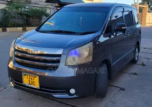Toyota Noah 2.0 143hp AWD (8 Seater) 2008 Gray