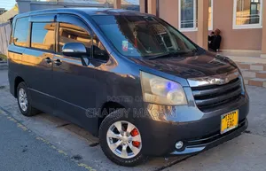 Toyota Noah 2.0 143hp AWD (8 Seater) 2008 Gray