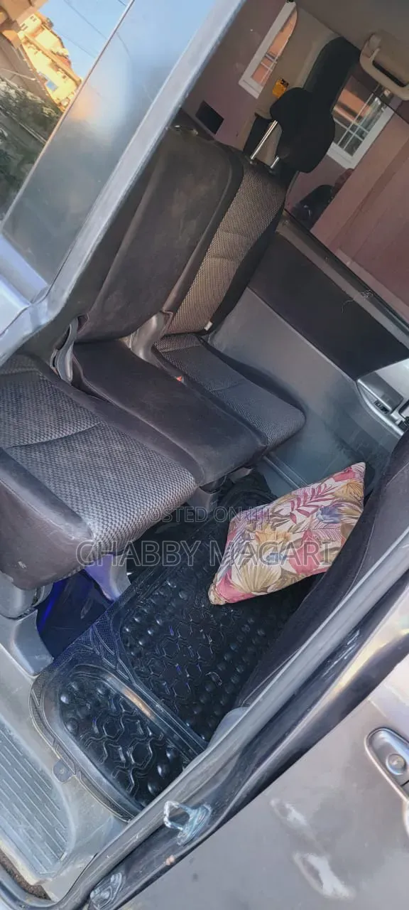 Toyota Noah 2.0 143hp AWD (8 Seater) 2008 Gray