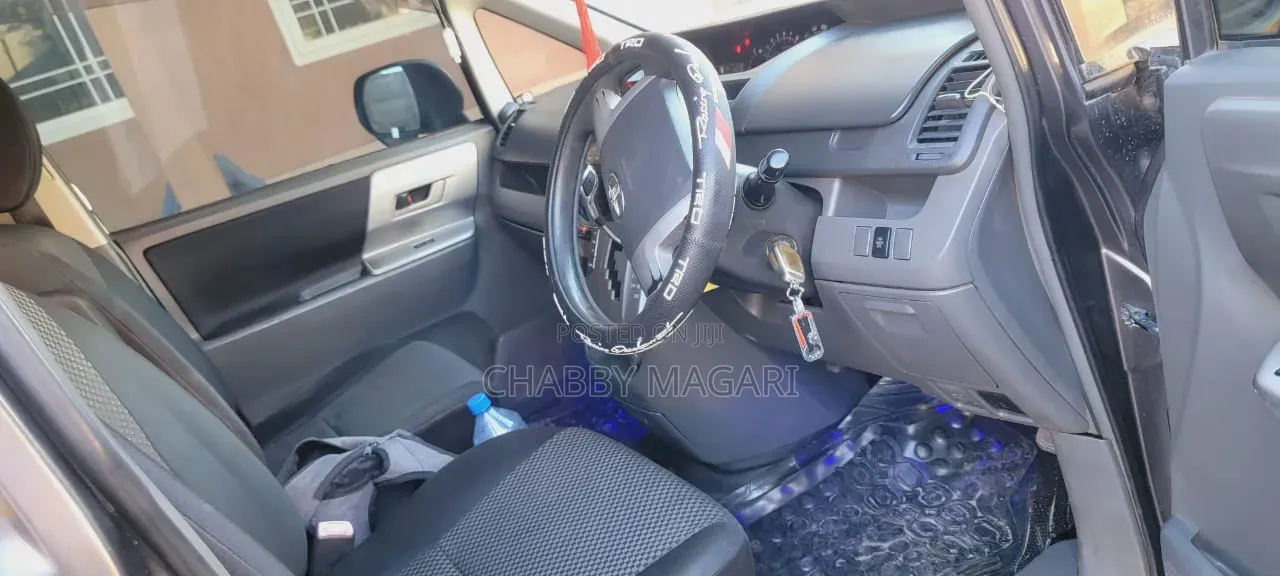 Toyota Noah 2.0 143hp AWD (8 Seater) 2008 Gray