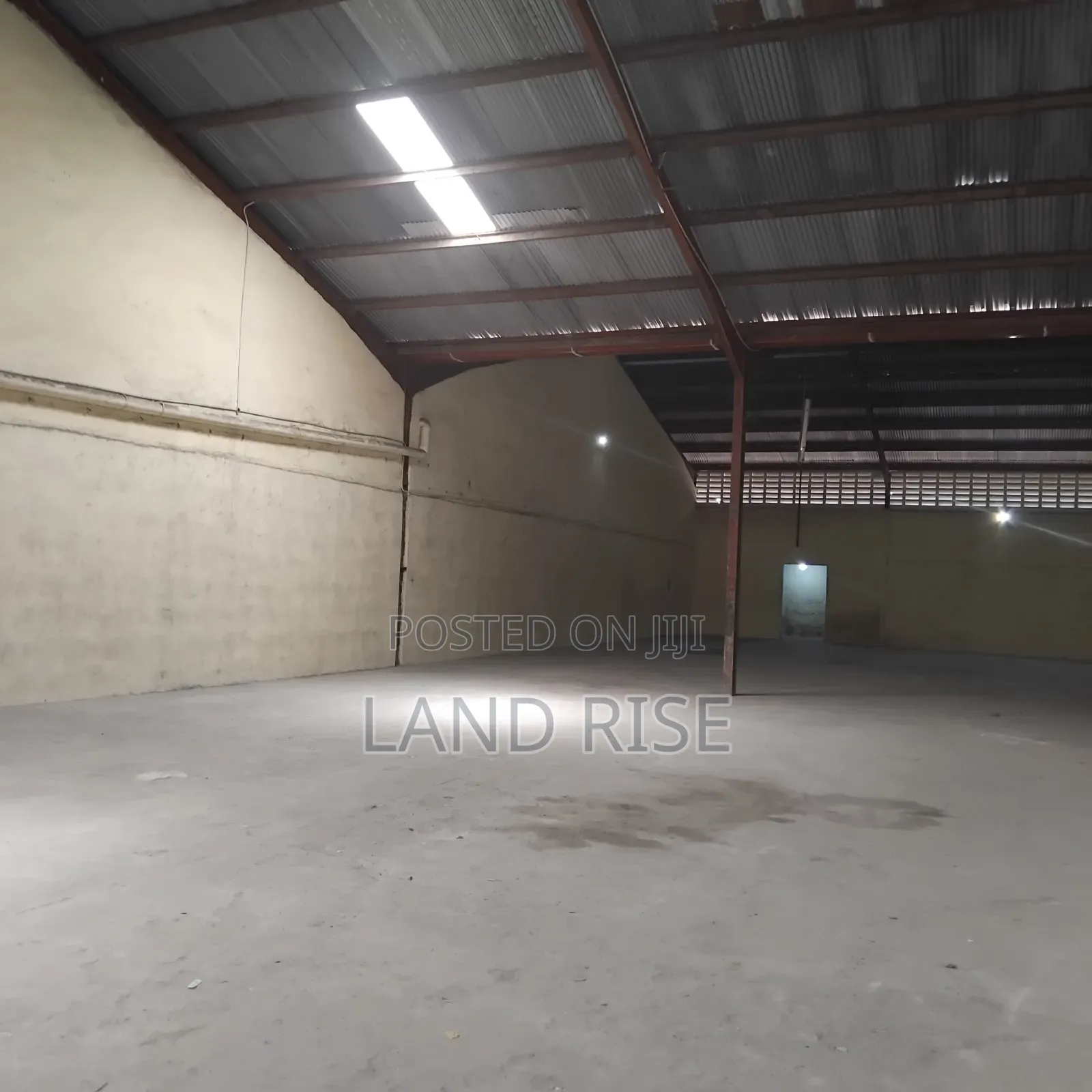 600 SQM Warehouse in Tazara