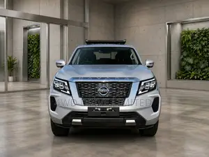 Nissan Navara 2025 Silver