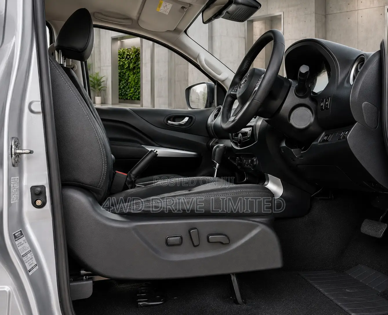 Nissan Navara 2025 Silver