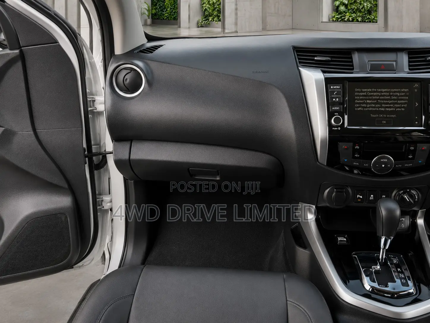 Nissan Navara 2025 Silver