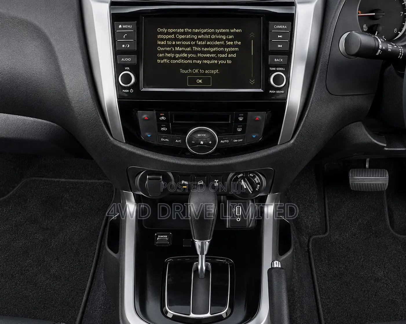 Nissan Navara 2025 Silver