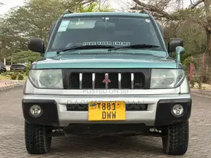 Mitsubishi Pajero 2005 Green