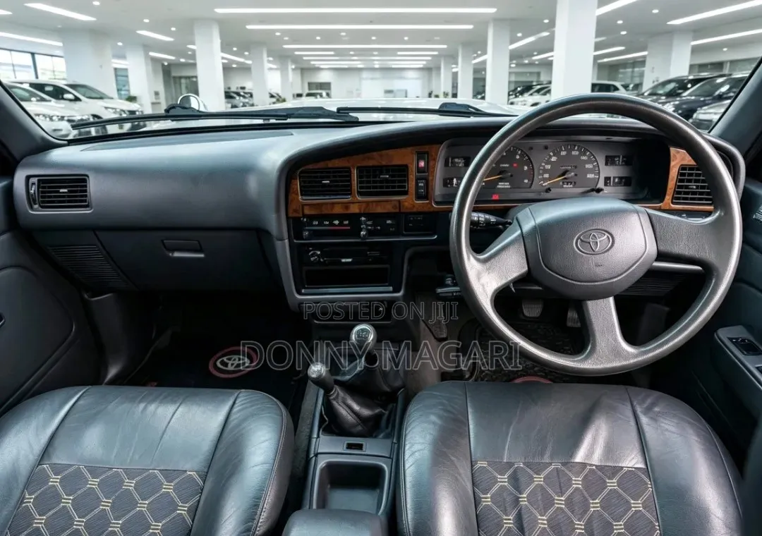 Toyota Hilux 2010 Gray