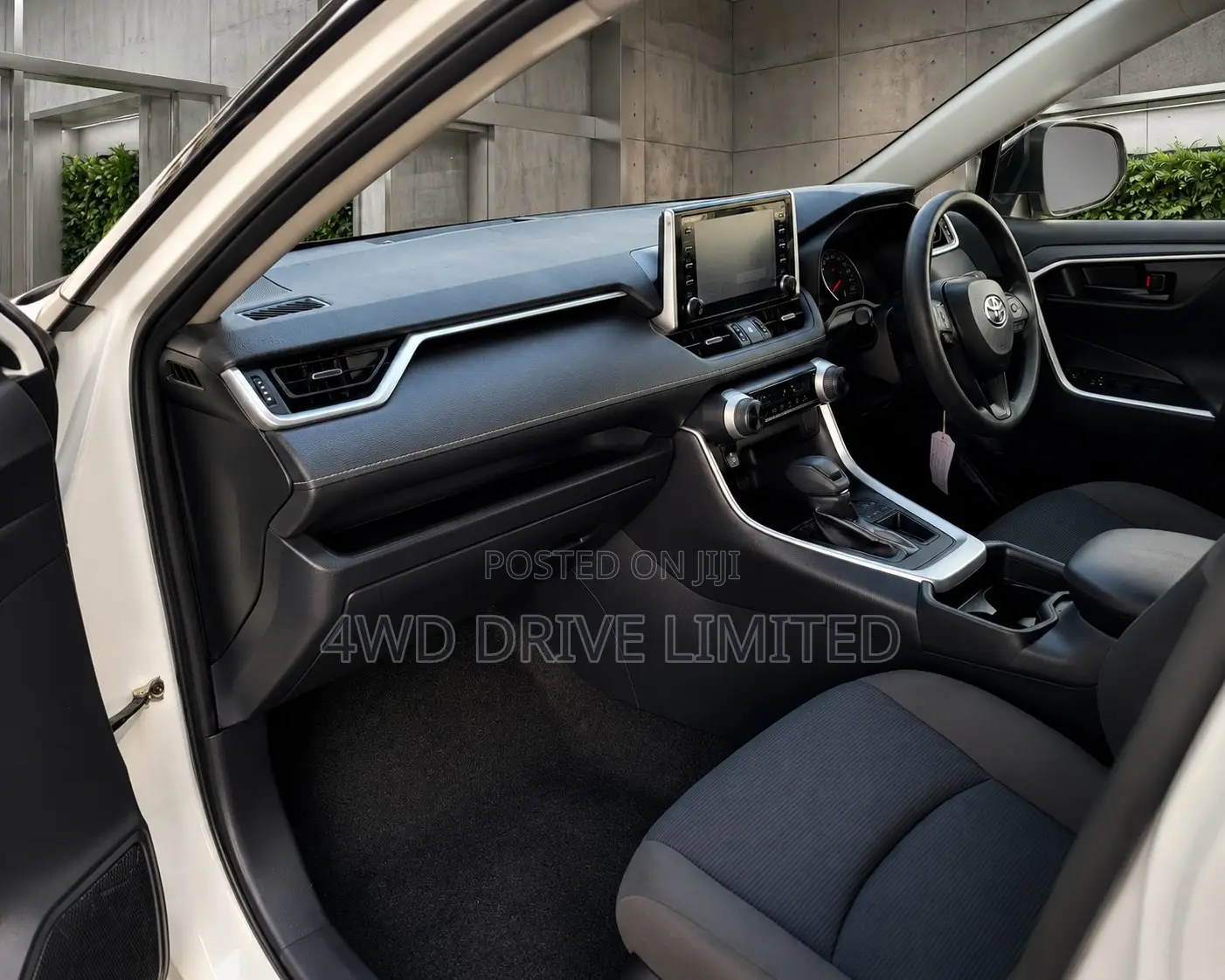 Toyota RAV4 XLE AWD 2020 White