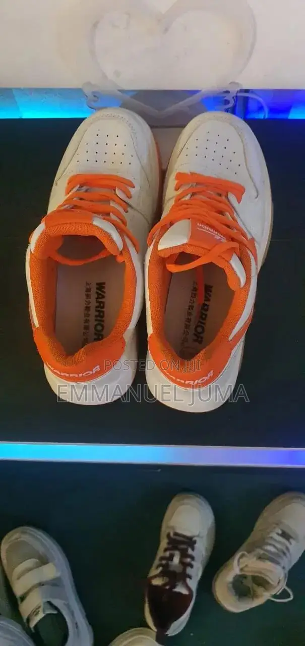 Low Top Casual Sneakers