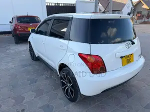 Toyota IST 2004 White