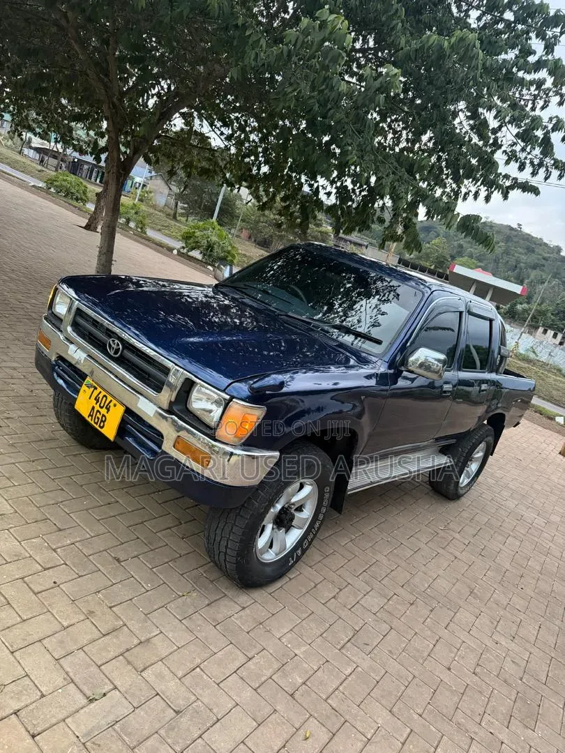 Toyota Hilux 1999 Blue