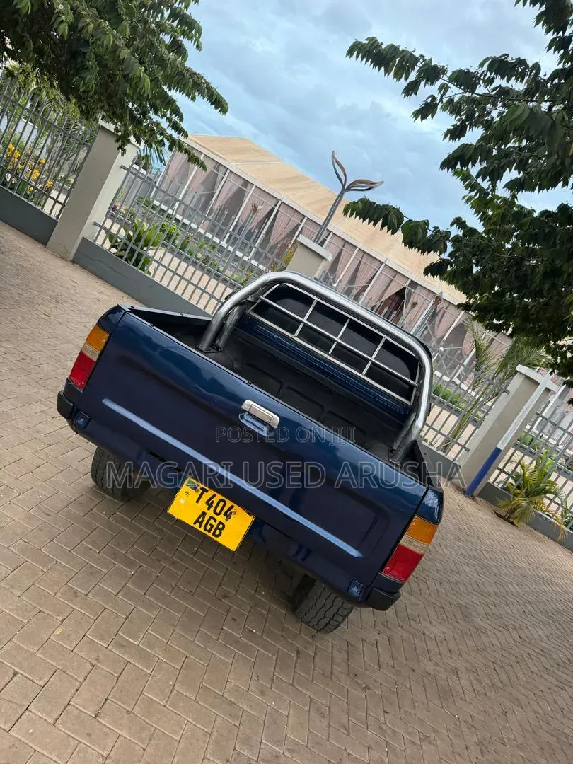 Toyota Hilux 1999 Blue
