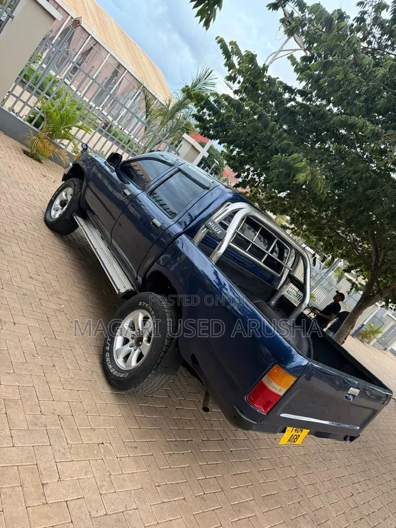 Toyota Hilux 1999 Blue
