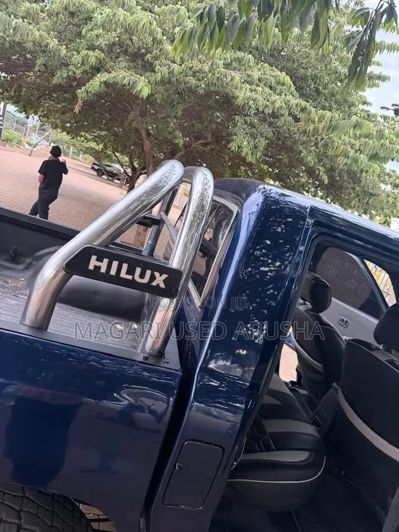 Toyota Hilux 1999 Blue