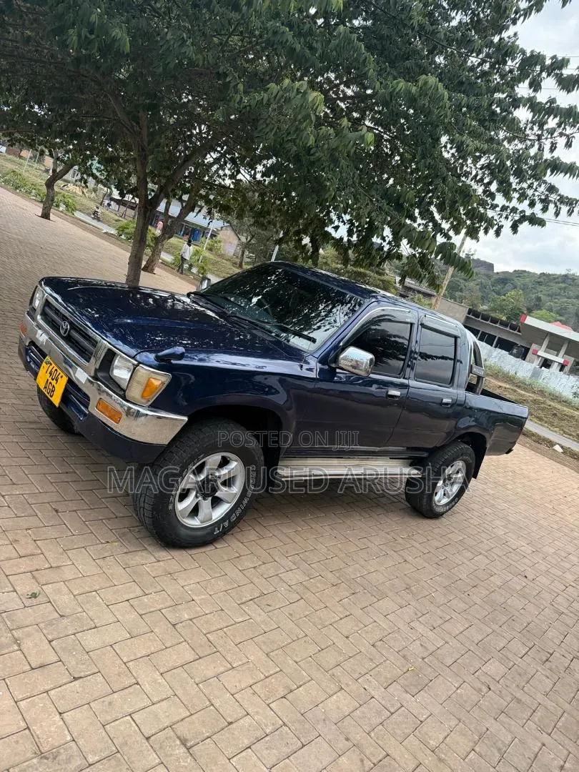 Toyota Hilux 1999 Blue