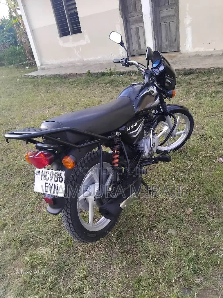 New Bajaj Boxer 125 2025 Black